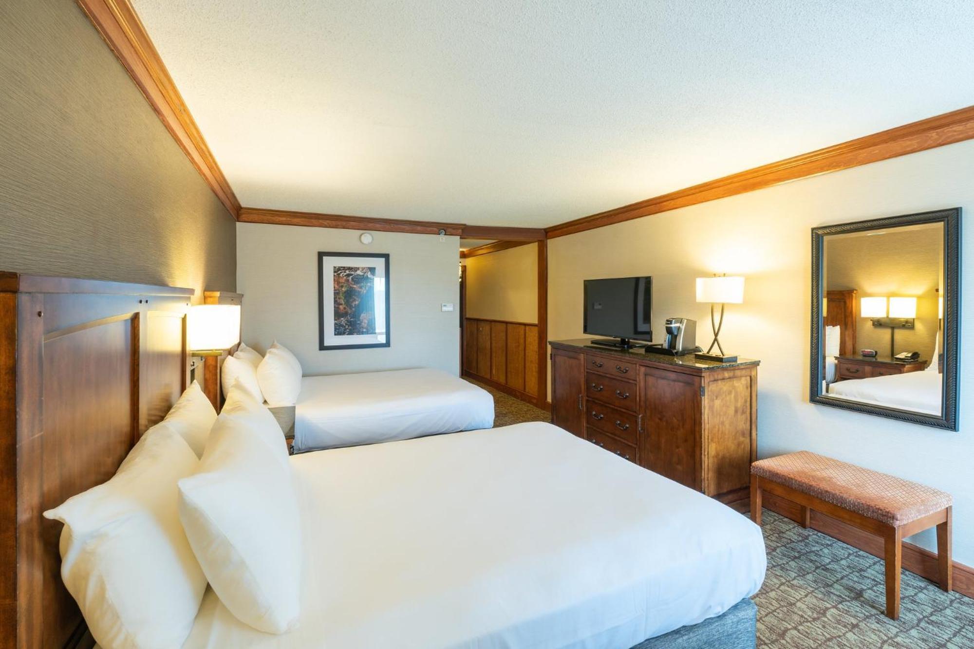 Crowne Plaza Lake Placid By Ihg Екстериор снимка